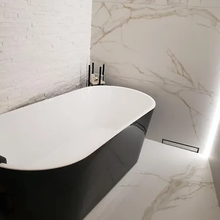 Red & Yellow Old Town Apartamento Leópolis