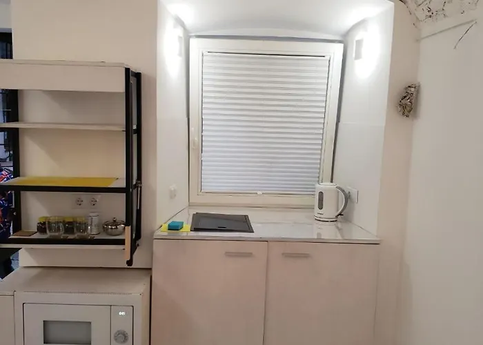 Red & Yellow Old Town *