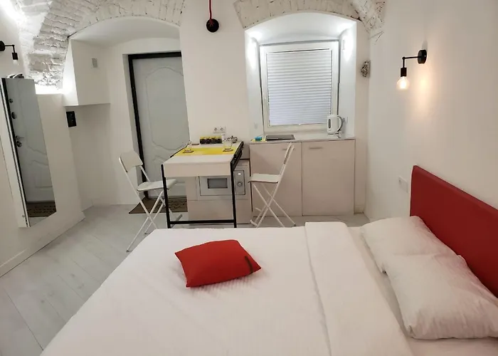 Red & Yellow Old Town