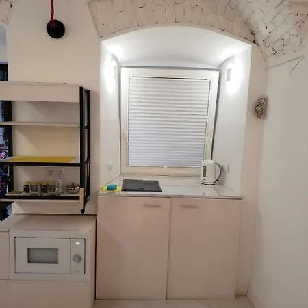 Red & Yellow Old Town *