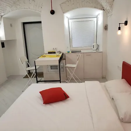 Red & Yellow Old Town